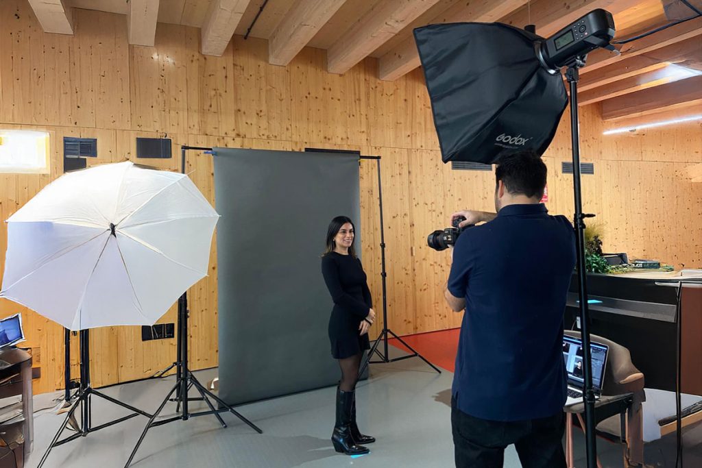 Cómo Organizar una Sesión de Fotos Corporativas en tu Oficina de Barcelona